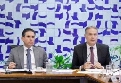 Reunião de Líderes: presidente da Câmara, Hugo Motta, recebeu o ministro dos Transportes, Renan Filho

 -  (crédito: Marina Ramos / Câmara dos Deputados)