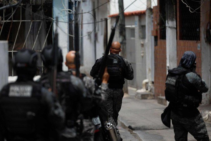 Coletiva de imprensa realizada na manhã de terça-feira (28) pelo governo do Rio - (crédito: AFP via Getty Images) Coletiva de imprensa realizada na manhã de terça-feira (28) pelo governo do Rio - (crédito: AFP via Getty Images)