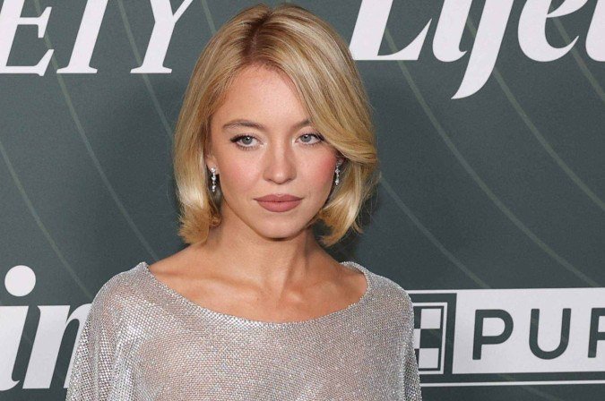 Sydney Sweeney reage ao título de sex symbol e expõe pressão por aparência