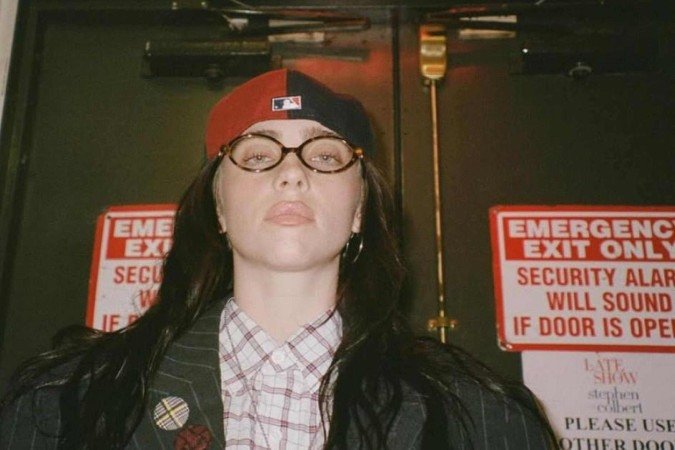 Billie Eilish revela insegurança com “Birds of a Feather” e surpreende fãs - (crédito: TMJBrazil) Billie Eilish revela insegurança com “Birds of a Feather” e surpreende fãs - (crédito: TMJBrazil)