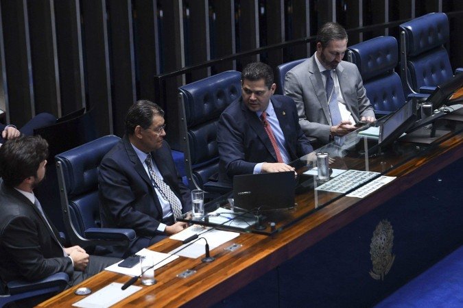 Aprovada em menos de 7 minutos no Senado, a medida provisória relatada por Eduardo Braga (MDB-AM) caducaria no próximo dia 7 - (crédito: Jonas Pereira/Agência Senado) Aprovada em menos de 7 minutos no Senado, a medida provisória relatada por Eduardo Braga (MDB-AM) caducaria no próximo dia 7 - (crédito: Jonas Pereira/Agência Senado)