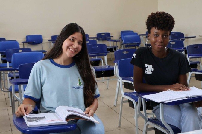  30/10/2025 Bruna Gaston CB/DA Press. Redação do Enem, Centro de Ensino Elefante Branco. Anna Júlia Lops e Ana Giulia Leal
      