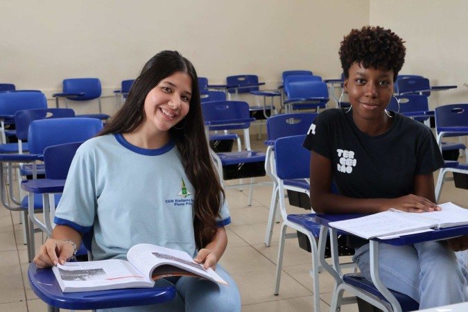  30/10/2025 Bruna Gaston CB/DA Press. Redação do Enem, Centro de Ensino Elefante Branco. Anna Júlia Lops e Ana Giulia Leal
      