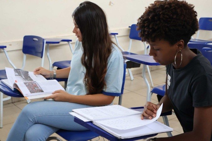 30/10/2025 Bruna Gaston CB/DA Press. Redação do Enem, Centro de Ensino Elefante Branco. Anna Júlia Lops e Ana Giulia Leal
      