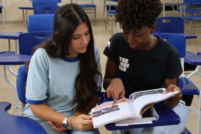  30/10/2025 Bruna Gaston CB/DA Press. Redação do Enem, Centro de Ensino Elefante Branco. Anna Júlia Lops e Ana Giulia Leal
      