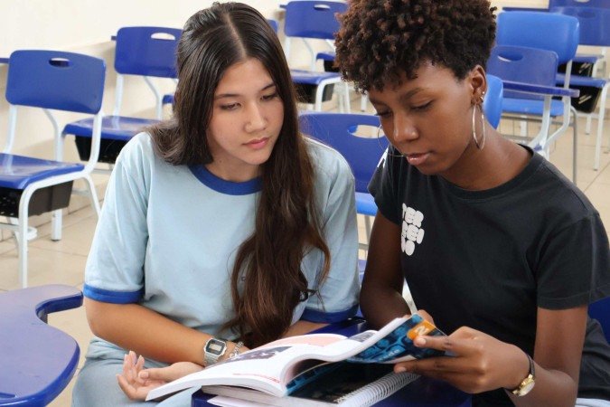  30/10/2025 Bruna Gaston CB/DA Press. Redação do Enem, Centro de Ensino Elefante Branco. Anna Júlia Lops e Ana Giulia Leal
      