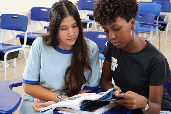  30/10/2025 Bruna Gaston CB/DA Press. Redação do Enem, Centro de Ensino Elefante Branco. Anna Júlia Lops e Ana Giulia Leal
      