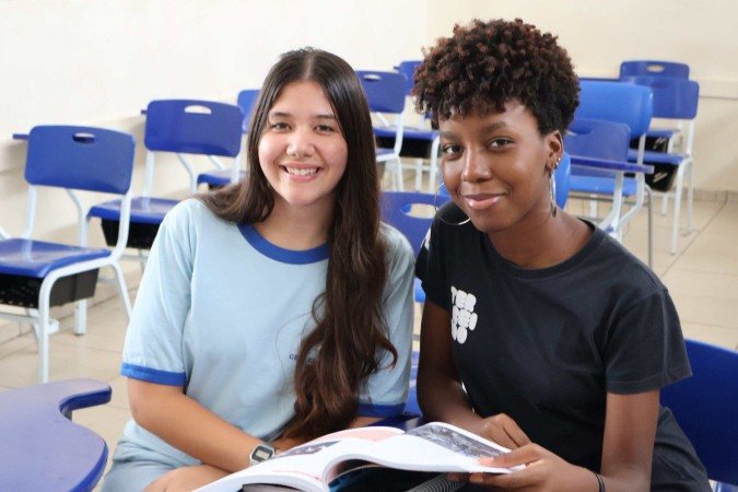  30/10/2025 Bruna Gaston CB/DA Press. Redação do Enem, Centro de Ensino Elefante Branco. Anna Júlia Lops e Ana Giulia Leal
      