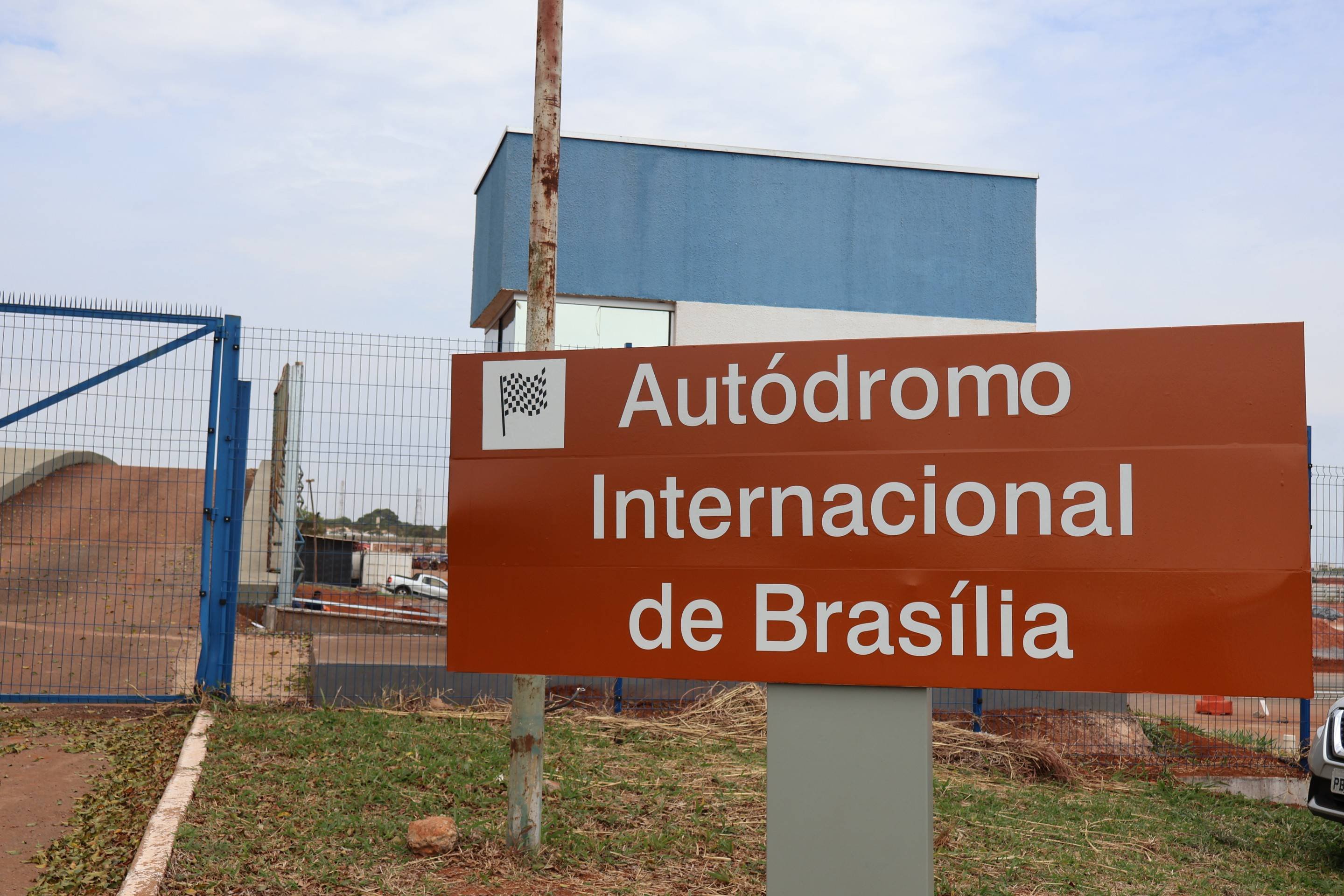 Ibaneis visita obras do Autódromo, que será reinaugurado em novembro