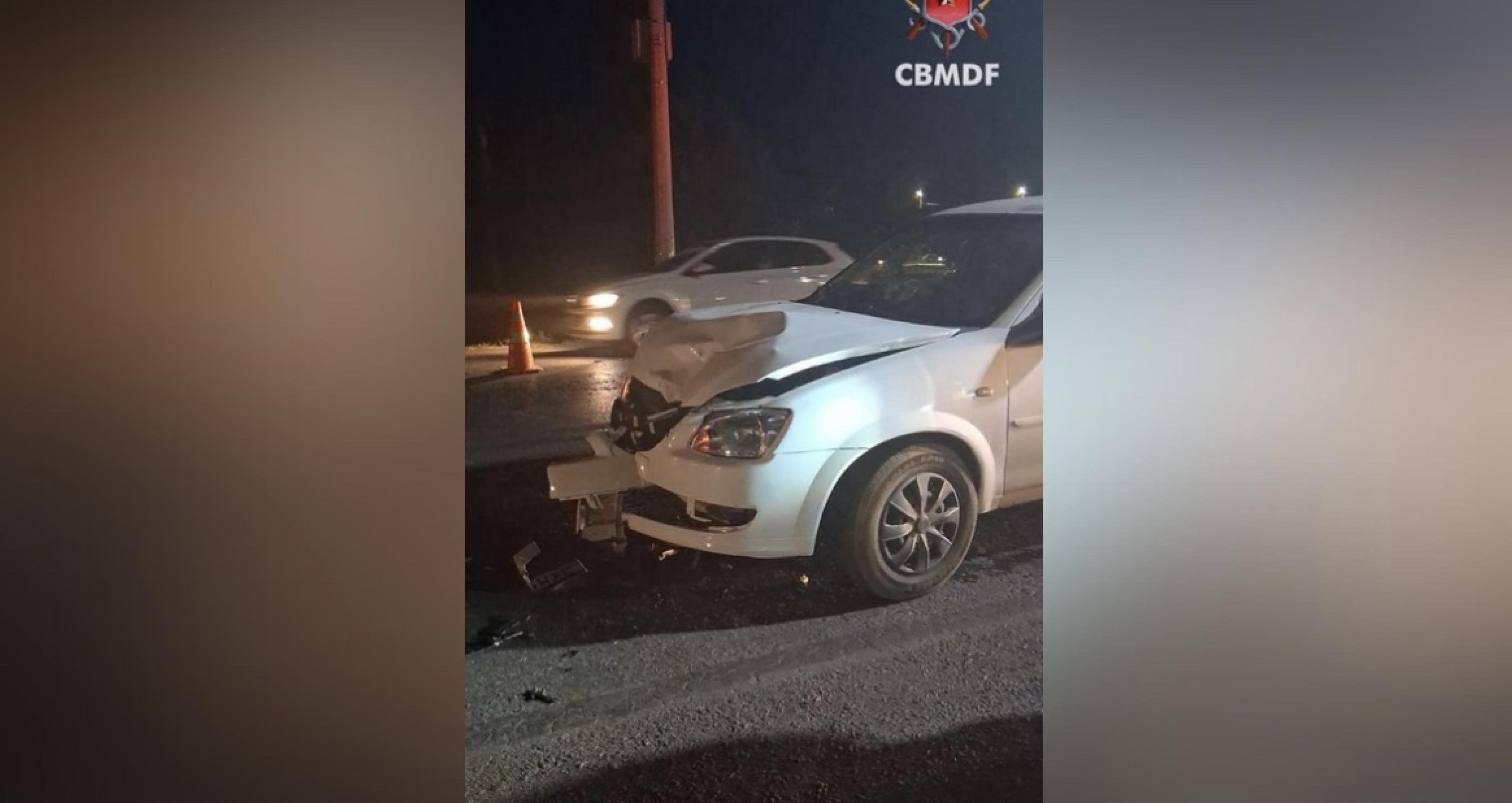 Motociclista e motorista ficam feridos após colisão na DF-128