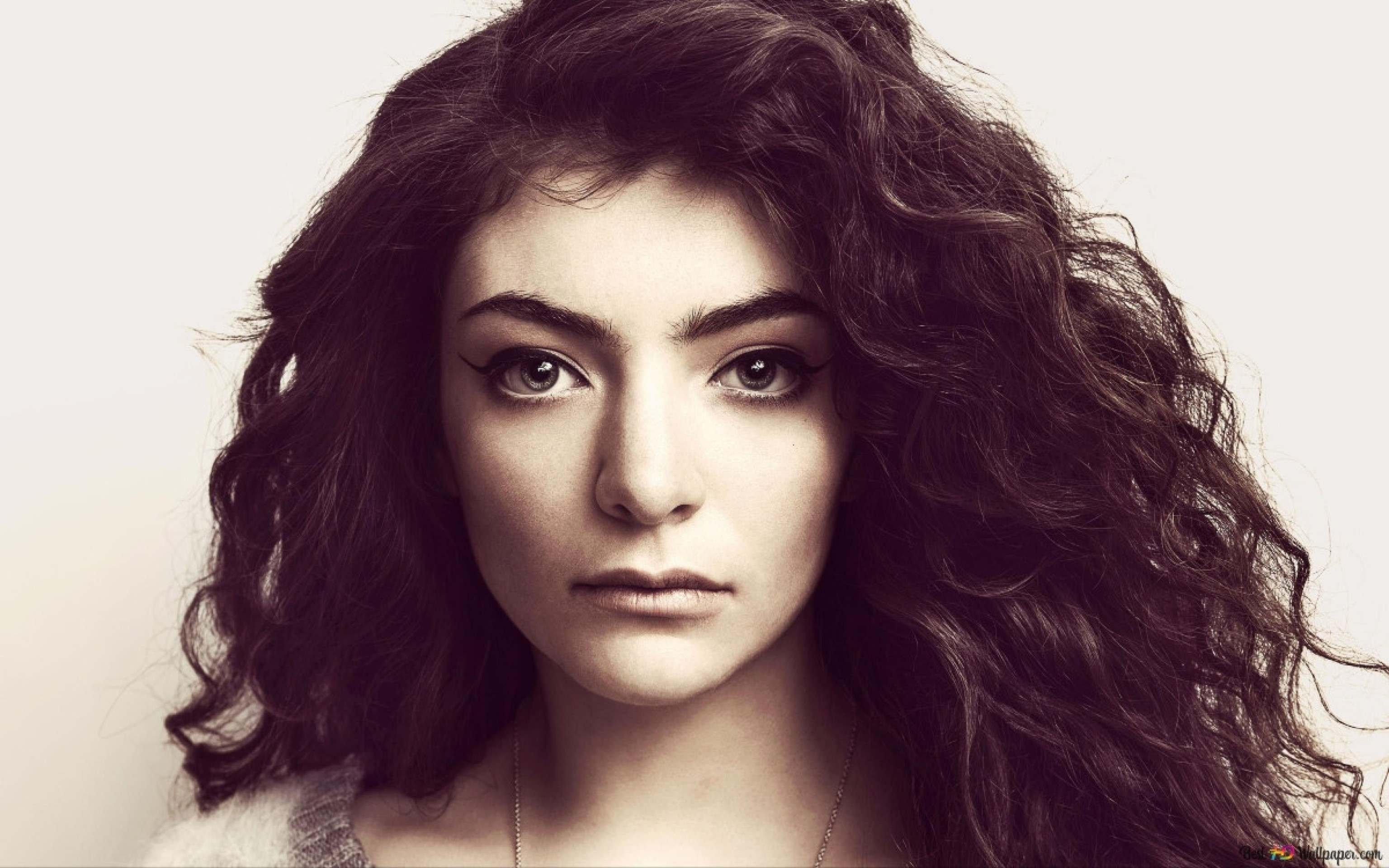 Lorde revela planos de novas músicas e fala sobre libertação do medo do palco