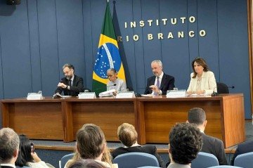 Coletiva de imprensa pré-COP, com a presença da ministra Marina Silva e do embaixador André Corrêa Lago - (crédito: Raphaela Peixoto/CB/D.A. Press) Coletiva de imprensa pré-COP, com a presença da ministra Marina Silva e do embaixador André Corrêa Lago - (crédito: Raphaela Peixoto/CB/D.A. Press)