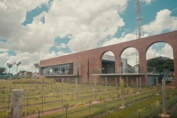 O grupo da Vinícola Brasília tem capacidade operacional para 450 mil litros - (crédito: Divulgação) O grupo da Vinícola Brasília tem capacidade operacional para 450 mil litros - (crédito: Divulgação)