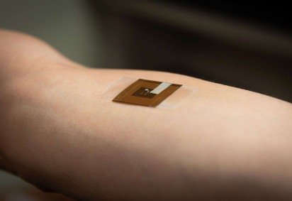 Colocado sobre a epiderme, o artefato consegue distinguir, com precisão, áreas saudáveis de manchas suspeitas    
 -  (crédito: Wake Forest University School of Medicine/Divulgação ) -Colocado sobre a epiderme, o artefato consegue distinguir, com precisão, áreas saudáveis de manchas suspeitas    
 -  (crédito: Wake Forest University School of Medicine/Divulgação )