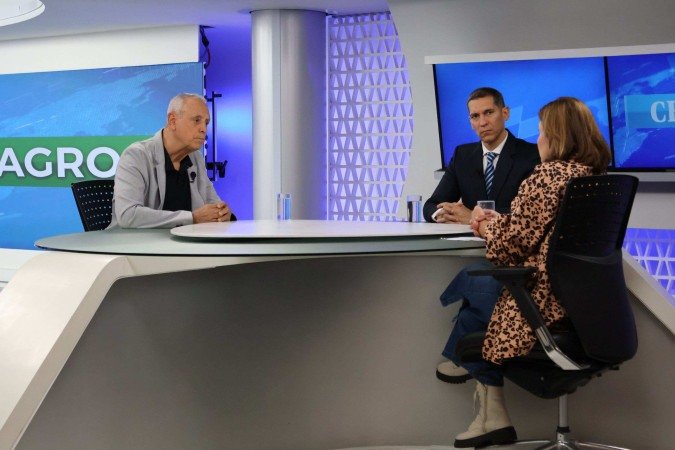 José Felipe Ribeiro, pesquisador da Embrapa Cerrados, em entrevista ao CB.Agro. Na bancada, Carlos Alexandre de Souza e Sibele Negromonte
- (crédito: Bruna Gaston CB/DA Press) José Felipe Ribeiro, pesquisador da Embrapa Cerrados, em entrevista ao CB.Agro. Na bancada, Carlos Alexandre de Souza e Sibele Negromonte
- (crédito: Bruna Gaston CB/DA Press)