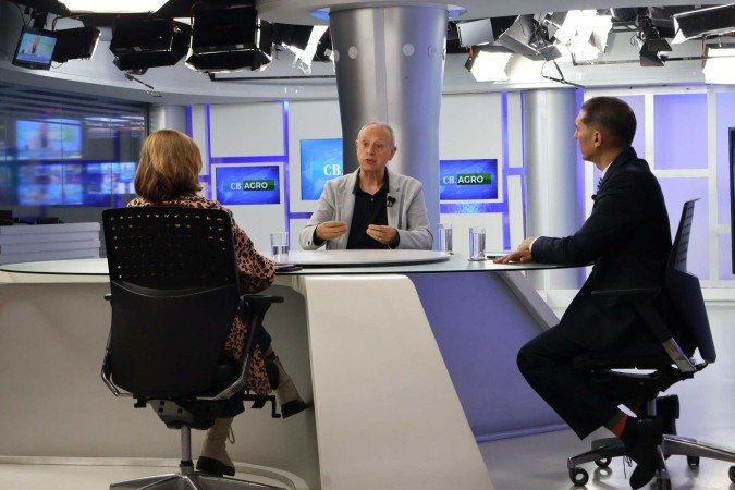 Os jornalistas Carlos Alexandre de Souza e Sibele Negromonte conversaram com o pesquisador José Felipe Ribeiro, que destacou a importância de aproximar o conhecimento científico dos produtores rurais
- (crédito: Bruna Gaston CB/DA Press) Os jornalistas Carlos Alexandre de Souza e Sibele Negromonte conversaram com o pesquisador José Felipe Ribeiro, que destacou a importância de aproximar o conhecimento científico dos produtores rurais
- (crédito: Bruna Gaston CB/DA Press)