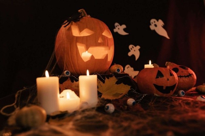 Os rituais de Halloween são uma maneira simples de aproveitar as energias da data para renovar forças e honrar os ancestrais (Imagem: Parallax Production | Shutterstock)
- (crédito: EdiCase) Os rituais de Halloween são uma maneira simples de aproveitar as energias da data para renovar forças e honrar os ancestrais (Imagem: Parallax Production | Shutterstock)
- (crédito: EdiCase)