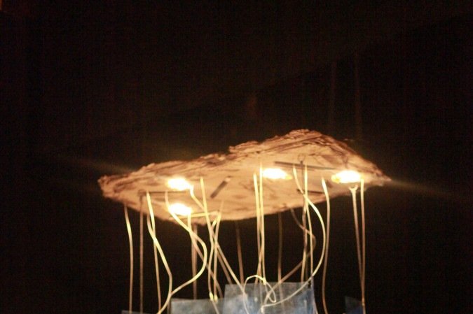 Peça da Pequena Companhia de Teatro mistura Garcia Márquez com crítica social. Velhos caem do céu como canivetes
Com a Pequena Companhia de Teatro. De hoje a domingo, às 19h. Temporada até 30 de novembro, de quinta a domingo, no Centro Cultural Banco do Brasil Brasília (SCES Trecho 02 Lote 22)