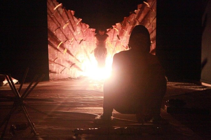 Peça da Pequena Companhia de Teatro mistura Garcia Márquez com crítica social. Velhos caem do céu como canivetes
Com a Pequena Companhia de Teatro. De hoje a domingo, às 19h. Temporada até 30 de novembro, de quinta a domingo, no Centro Cultural Banco do Brasil Brasília (SCES Trecho 02 Lote 22)