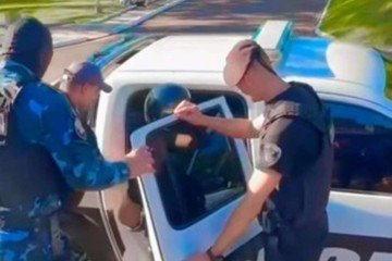 Os três homens permanecerão detidos sob um rigoroso dispositivo de segurança à disposição da autoridade judiciária - (crédito: Reprodução/Instagram) Os três homens permanecerão detidos sob um rigoroso dispositivo de segurança à disposição da autoridade judiciária - (crédito: Reprodução/Instagram)