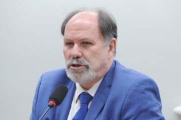 "O Brasil tem todos os recursos: urânio, tecnologia, demanda e investidores interessados. Mas falta ação coordenada", diz Celso Cunha
- (crédito: Renato Araújo/Câmara dos Deputados) "O Brasil tem todos os recursos: urânio, tecnologia, demanda e investidores interessados. Mas falta ação coordenada", diz Celso Cunha
- (crédito: Renato Araújo/Câmara dos Deputados)