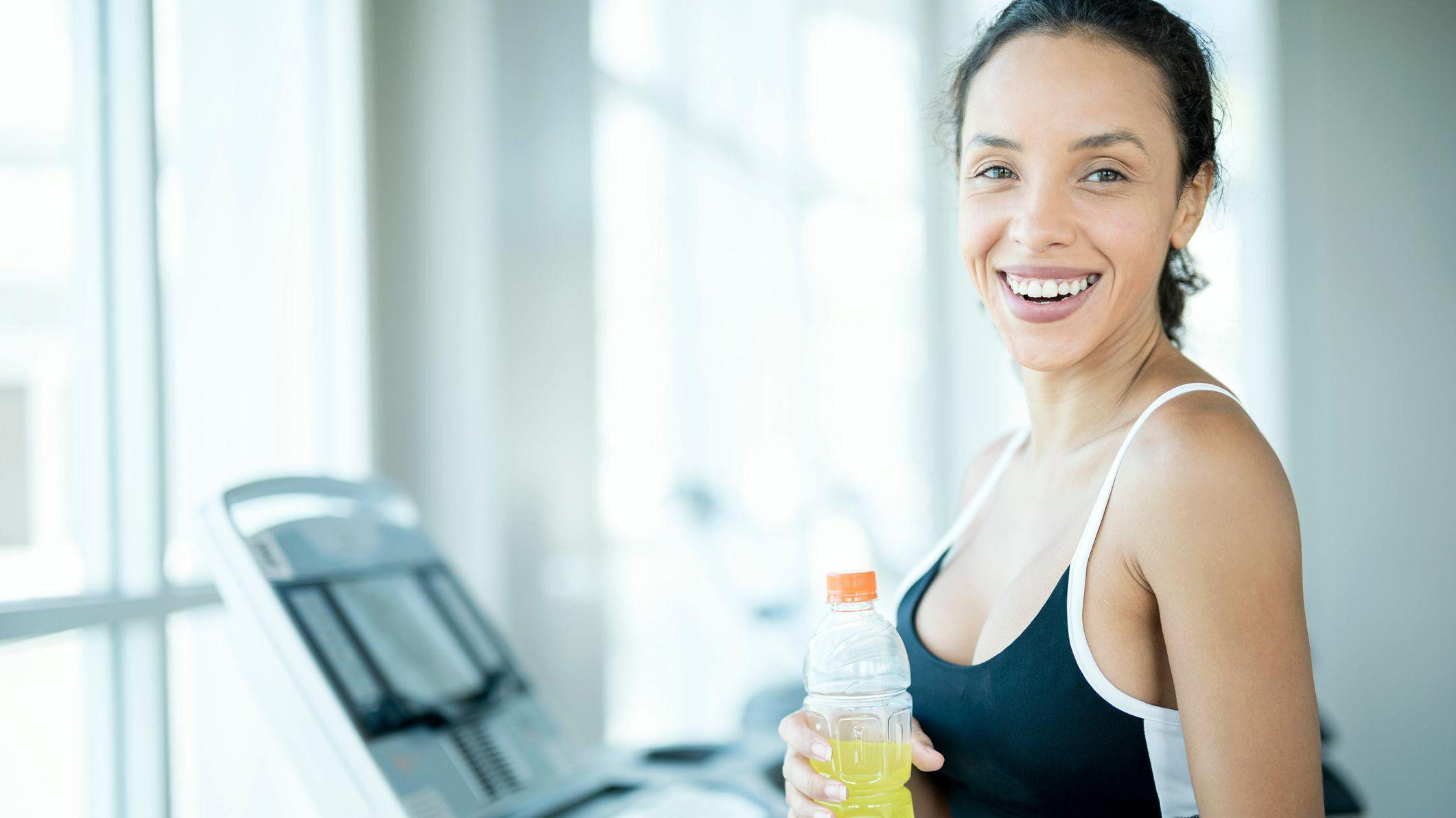 A nutricionista esportiva Anna Grifols diz que, se não estamos praticando atividade física, a água é suficiente - (crédito: Anna Grifols) A nutricionista esportiva Anna Grifols diz que, se não estamos praticando atividade física, a água é suficiente - (crédito: Anna Grifols)