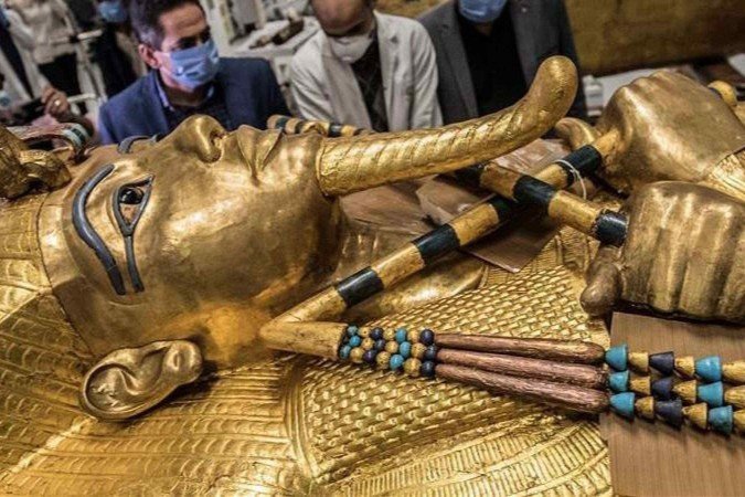 Tumba do faraó Tutancâmon é exibida por inteiro pela primeira vez em novo museu egípcio