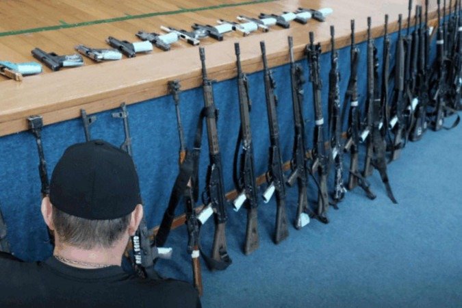 Após recontagem, número de armas apreendidas em megaoperação sobe para 120, sendo 93 fuzis - (crédito: Divulgação/Polícia Civil do Rio de Janeiro) Após recontagem, número de armas apreendidas em megaoperação sobe para 120, sendo 93 fuzis - (crédito: Divulgação/Polícia Civil do Rio de Janeiro)