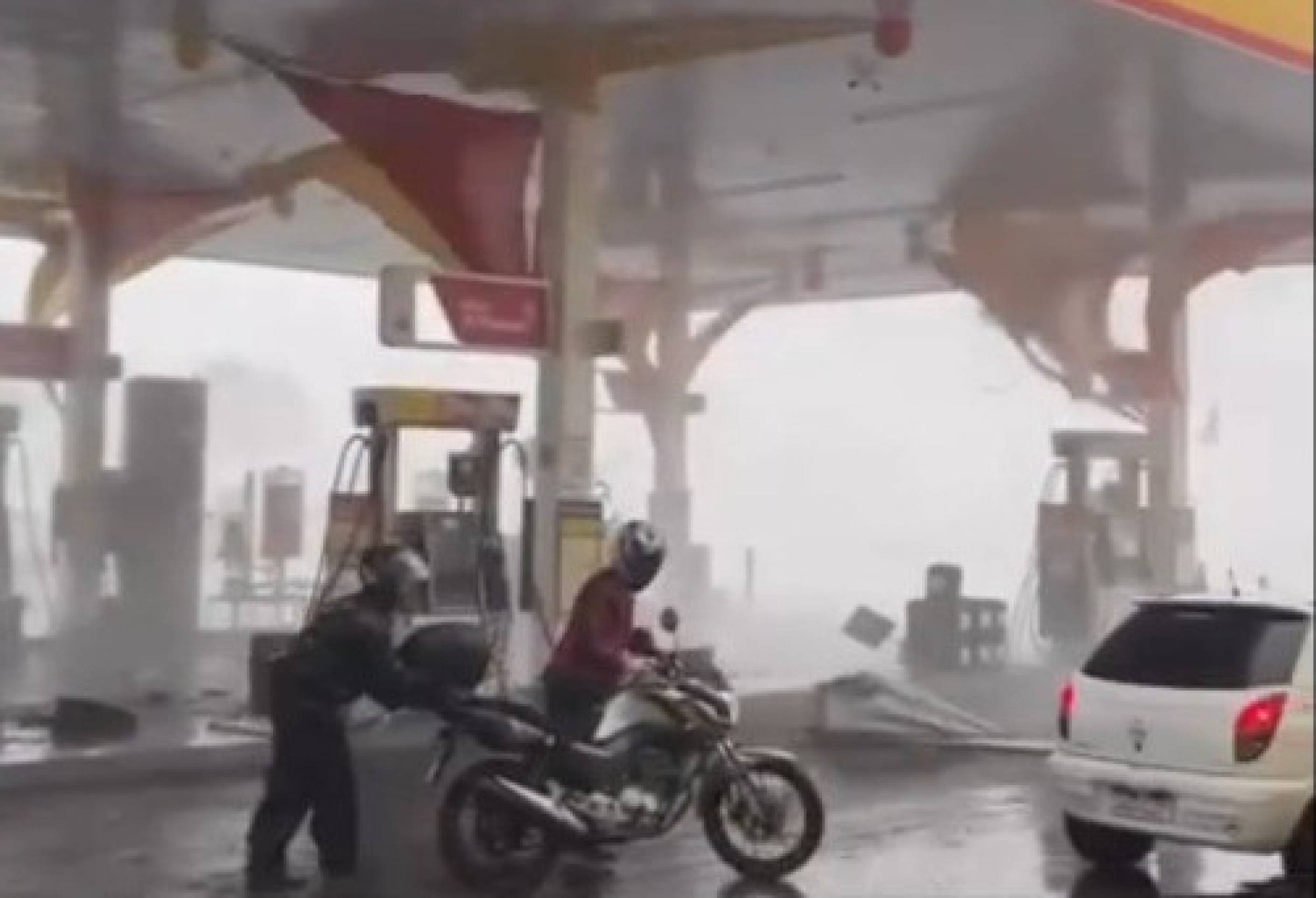 Chuva forte deixou estragos na Ponte Alta no Gama e em outras regiões administrativas -  (crédito: Reprodução/Instagram/Guia Prático Ponte Alta)