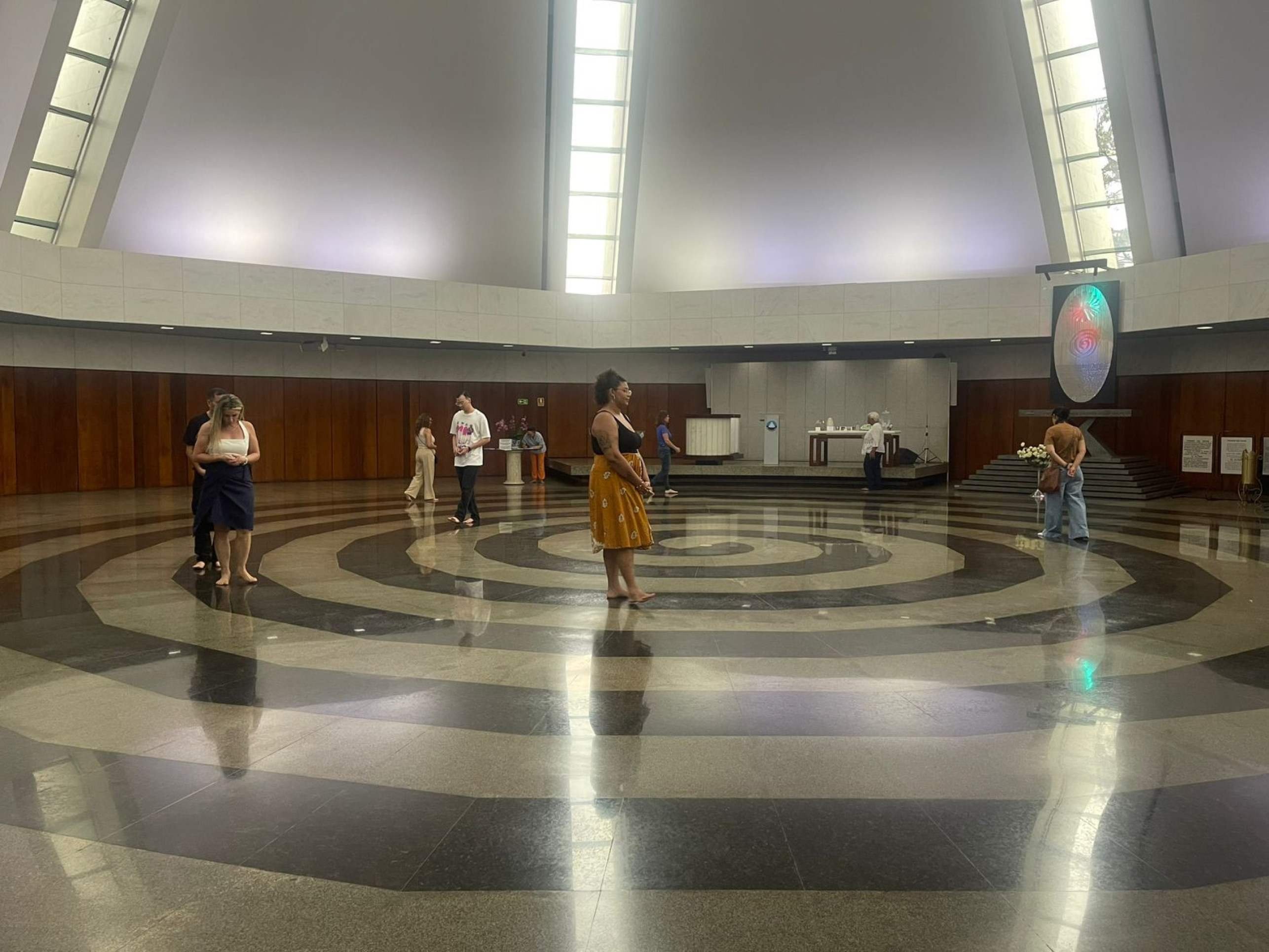 No Dia de Finados, brasilienses transformam saudade em homenagens e gratidão