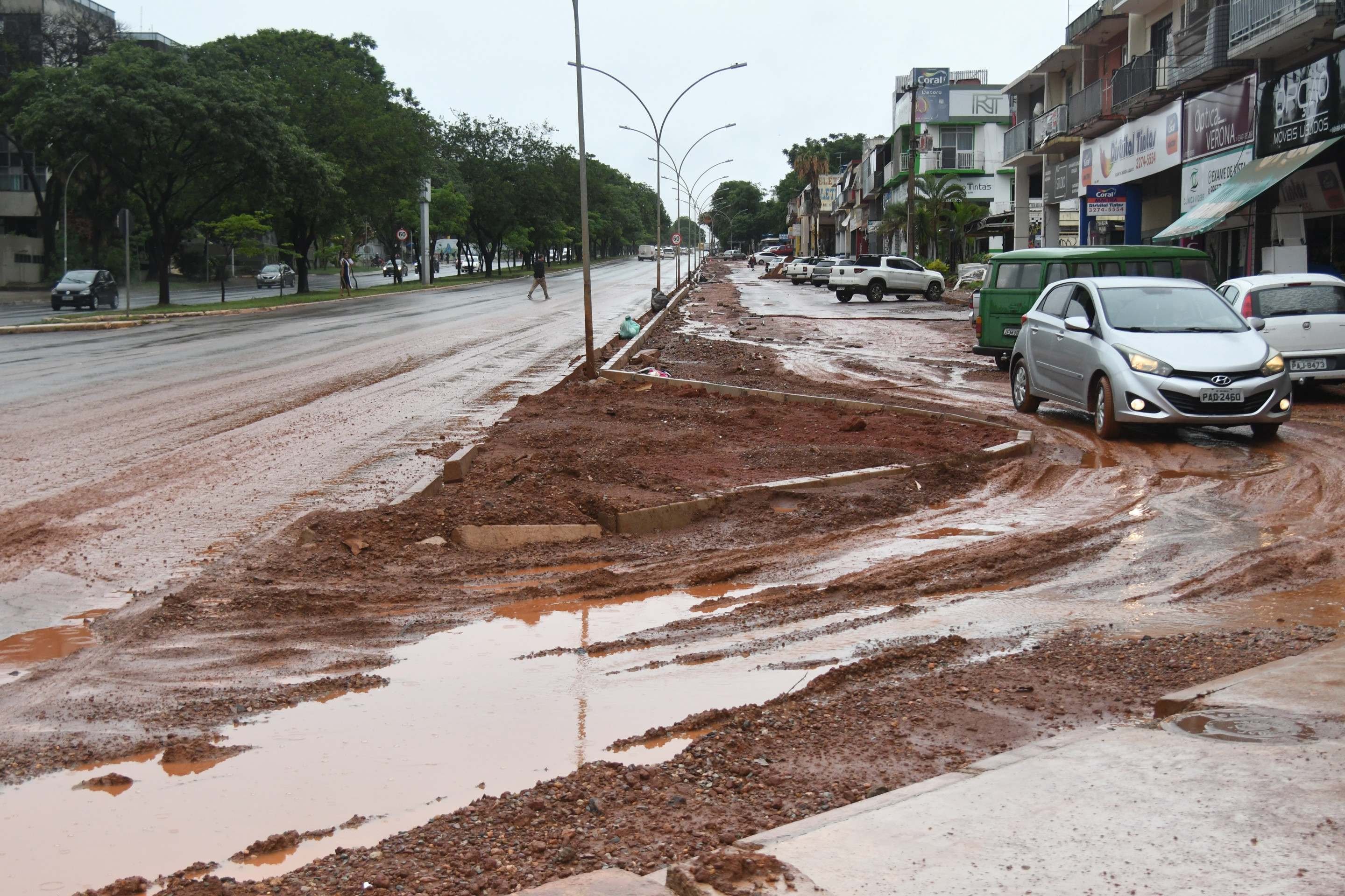 Fortes chuvas causam estragos pelo DF