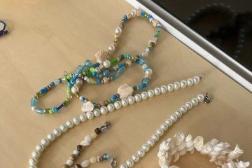 As pulseiras e 
colares são sempre 
bem-vindos 