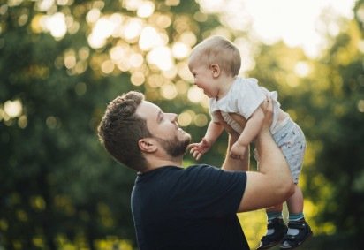 As experiências da paternidade podem ser fundamentais para impactar a saúde mental de alguns homens -  (crédito: Freepik/ Vladimir Gappov) -As experiências da paternidade podem ser fundamentais para impactar a saúde mental de alguns homens -  (crédito: Freepik/ Vladimir Gappov)