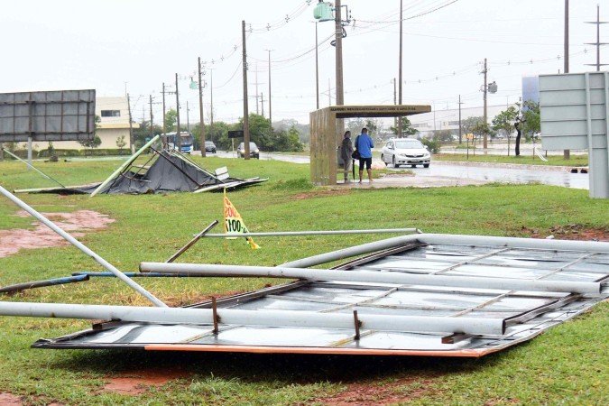 Placas no Riacho Fundo II não resistiram à força do vento