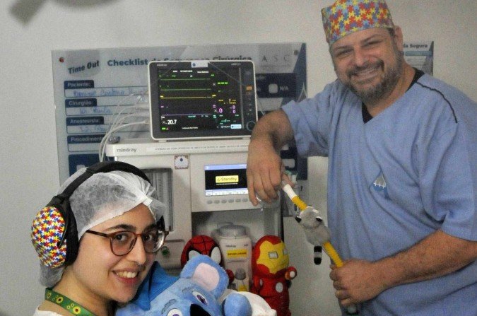 Fernanda Martins com o dentista
Paulo Sérgio Pinheiro - (crédito: Marcelo Ferreira/CB/D.A Press) Fernanda Martins com o dentista
Paulo Sérgio Pinheiro - (crédito: Marcelo Ferreira/CB/D.A Press)