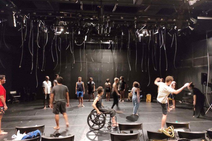 CCBB Brasília promove oficina gratuita de teatro do grupo Quatroloscinco