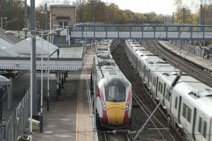 Suspeito de ataque em trem de Londres é indiciado por tentar matar 10 pessoas