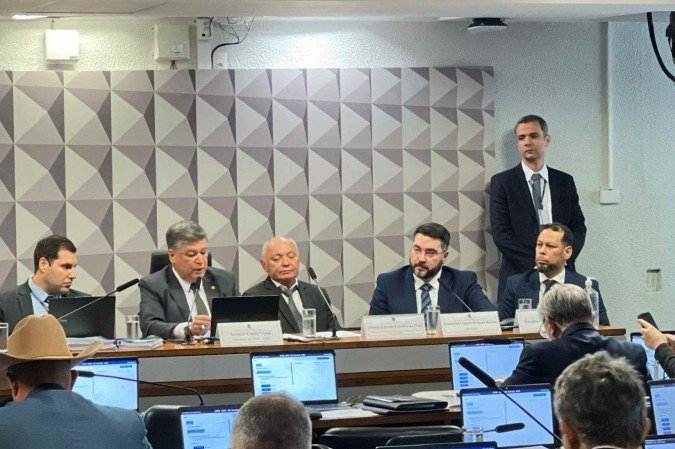 A CPMI ouve nesta segunda-feira o presidente da Confederação Brasileira dos Trabalhadores da Pesca e Aquicultura (CBPA), Abraão Lincoln Ferreira da Cruz (centro) - (crédito: Vanilson Oliveira / CB / DA Press) A CPMI ouve nesta segunda-feira o presidente da Confederação Brasileira dos Trabalhadores da Pesca e Aquicultura (CBPA), Abraão Lincoln Ferreira da Cruz (centro) - (crédito: Vanilson Oliveira / CB / DA Press)