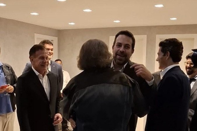 Boulos aponta regulamentação de transporte e entrega por aplicativo como prioridades