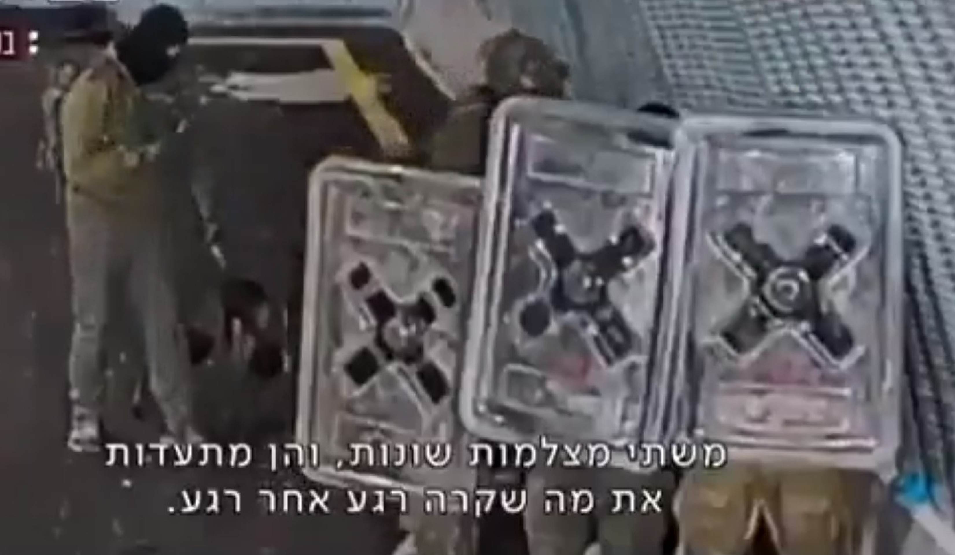 Imagem do vídeo mostra os militares usando escudos para ocultar a visão, ao abordarem preso