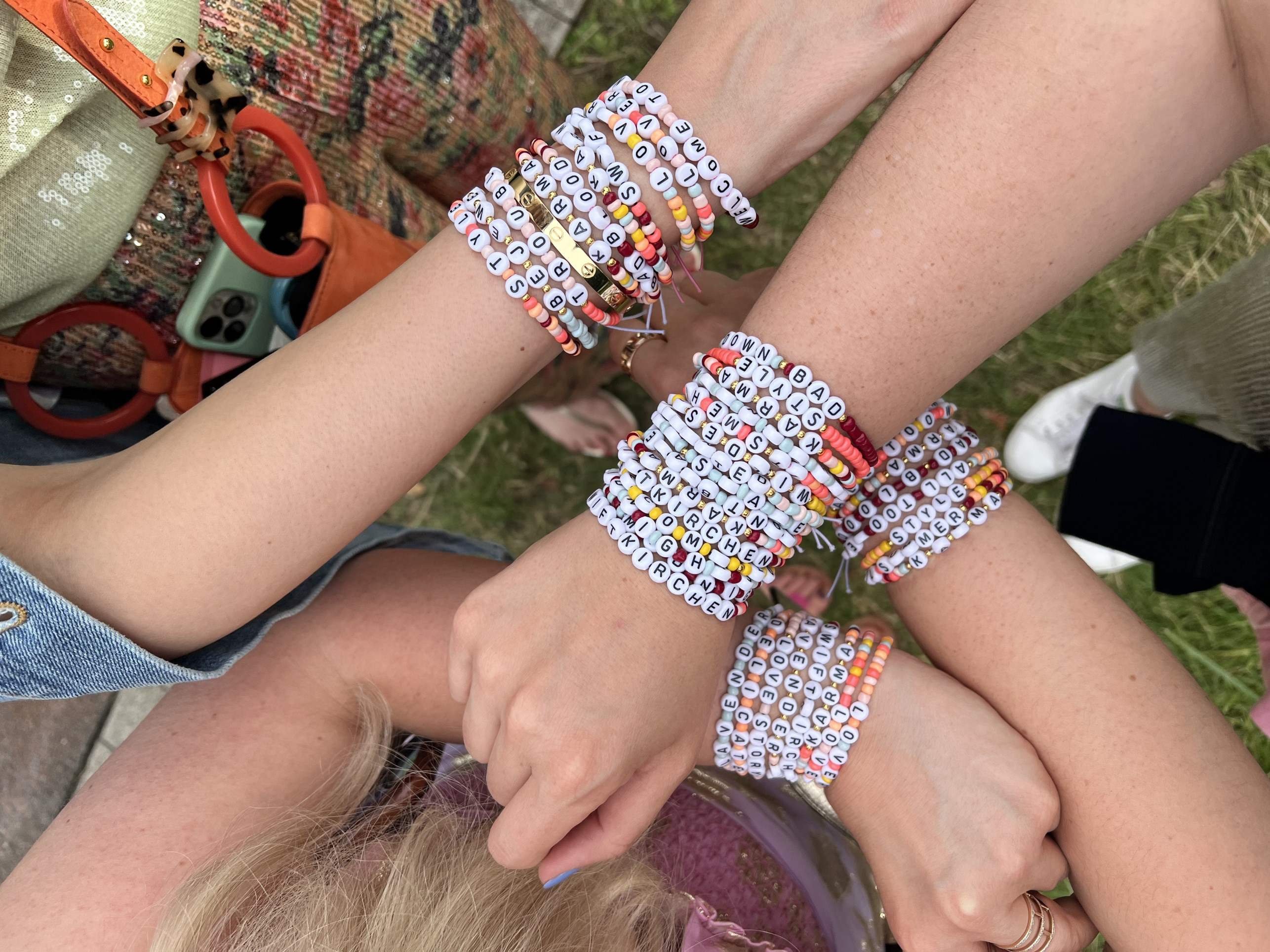 As pulseiras da amizade impulsionaram a volta das miçangas