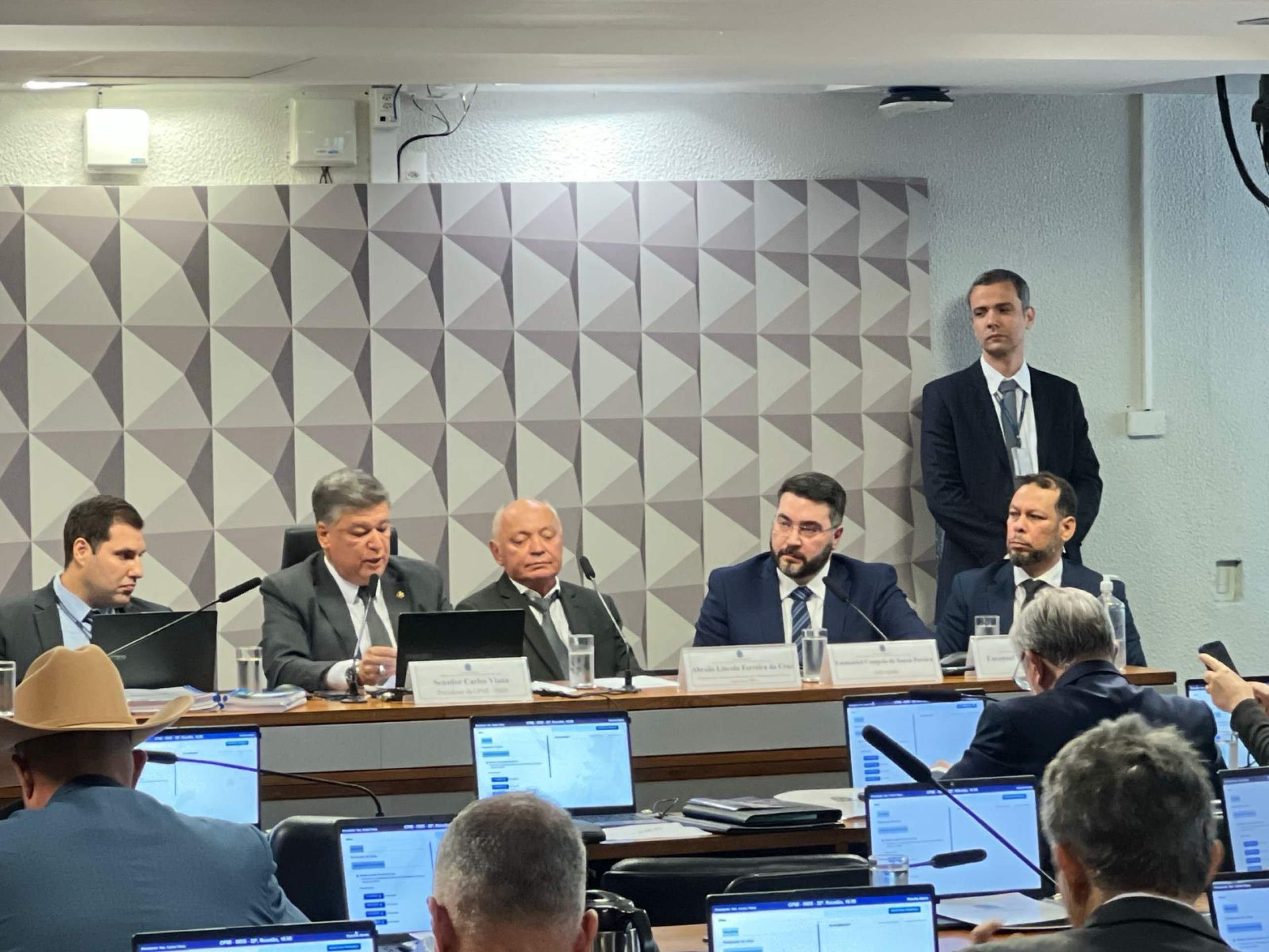 CPMI do INSS ultrapassa 150 horas de trabalho