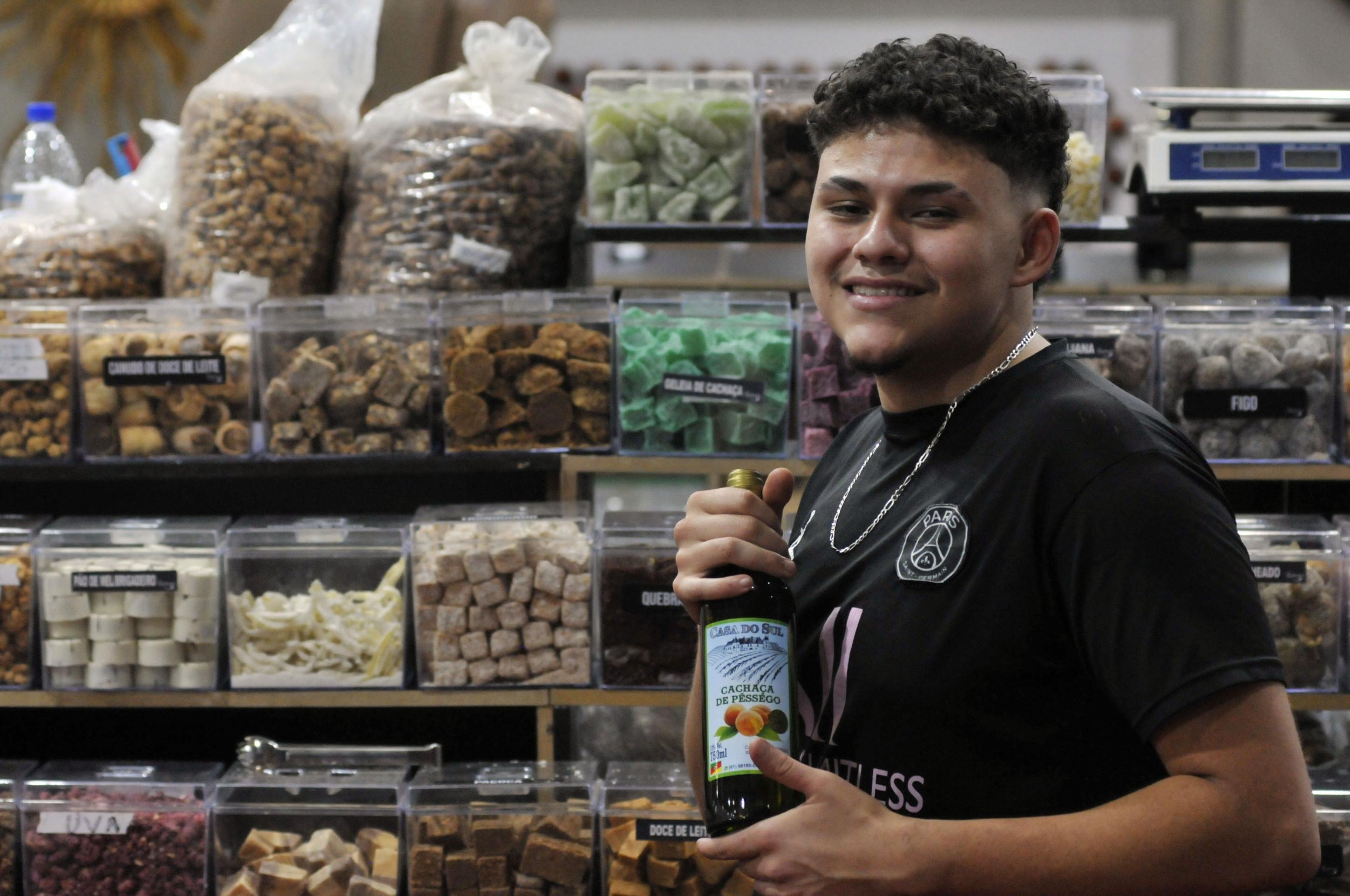  04/11/2025 Crédito: Marcelo Ferreira/CB/D.A Press. Brasil. Brasília - DF - 20 Salão de artesanato. Enzo Gurgel, empresário.