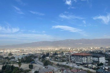 Vista geral da reconstrução em andamento em Hatay, no sul da Turquia, que teve 70% dos prédios destruídos pelo terremoto de 2023 -  (crédito: Roberto Fonseca/CB/D.A.Press)