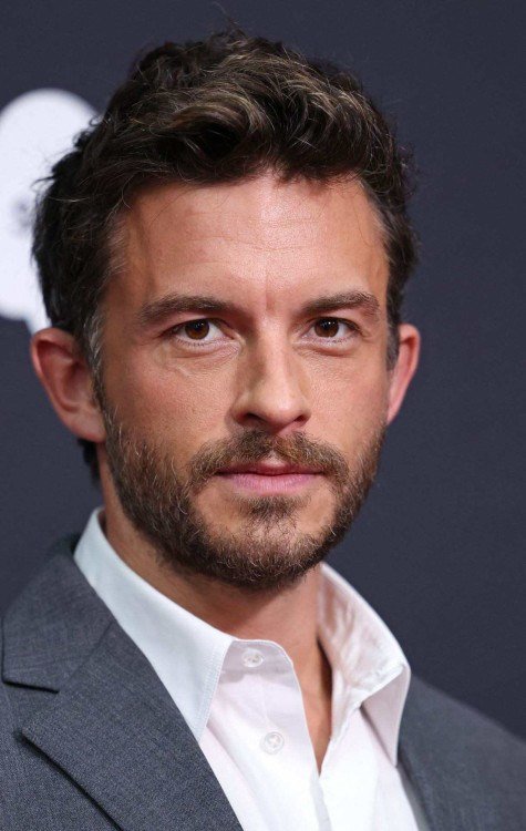 Aos 37 anos, o britânico Jonathan Bailey celebra o título de homem mais sexy do mundo em 2025       -  (crédito:  AFP)