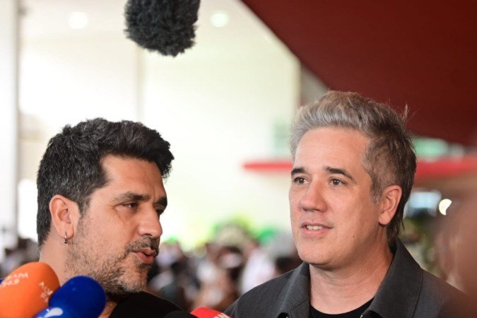 Rogério Flausino (D)
 e Wilson Sideral se 
despediram do amigo 
que marcou suas 
carreiras