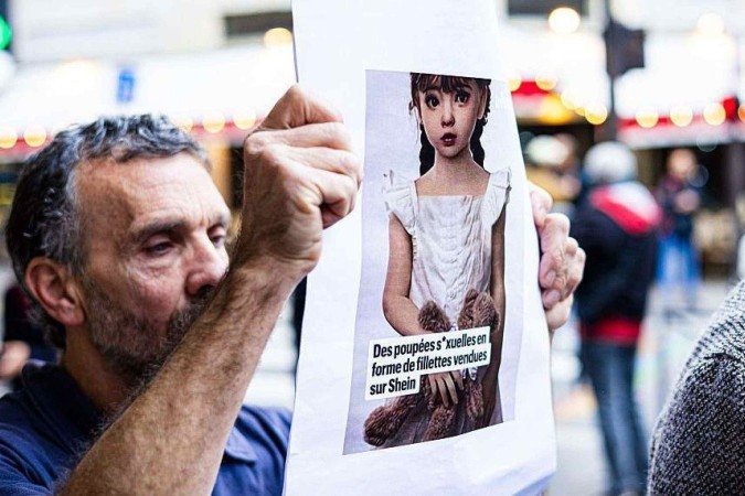 Shein proíbe venda de bonecas sexuais após indignação com aparência infantil dos produtos - (crédito: BBC Geral) Shein proíbe venda de bonecas sexuais após indignação com aparência infantil dos produtos - (crédito: BBC Geral)