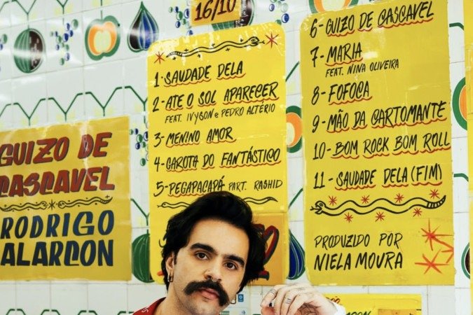 Rodrigo Alarcon comemora 10 anos de carreira no Teatro dos Bancários -  (crédito: Divulgação)