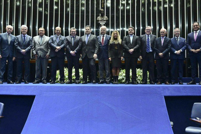 Participantes da sessão solene no Senado: TCU foi criado por decreto em 1890, assinado por Ruy Barbosa, então ministro da Fazenda: missão do Legislativo no controle de contas - (crédito: Geraldo Magela/Agência Senado) Participantes da sessão solene no Senado: TCU foi criado por decreto em 1890, assinado por Ruy Barbosa, então ministro da Fazenda: missão do Legislativo no controle de contas - (crédito: Geraldo Magela/Agência Senado)