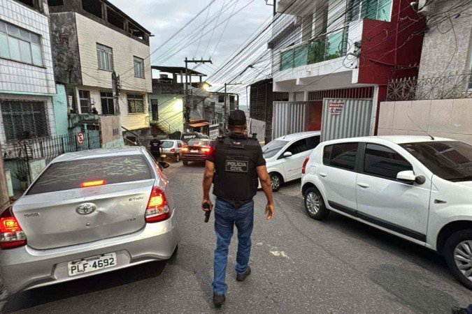 Mais de 30 pessoas são presas em operação contra o Comando Vermelho na Bahia